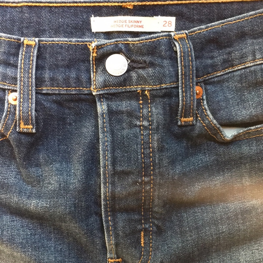 Levi’s wedgie jeans 28